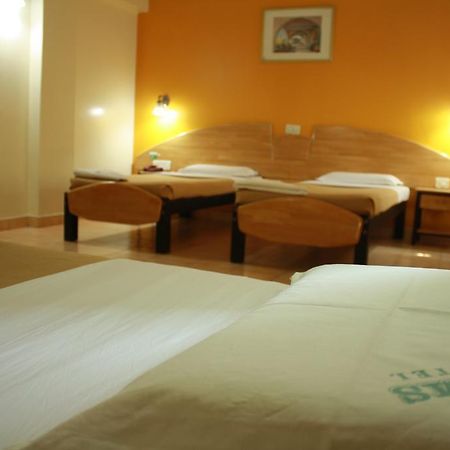 Tom'S Hotel Bangalore Esterno foto