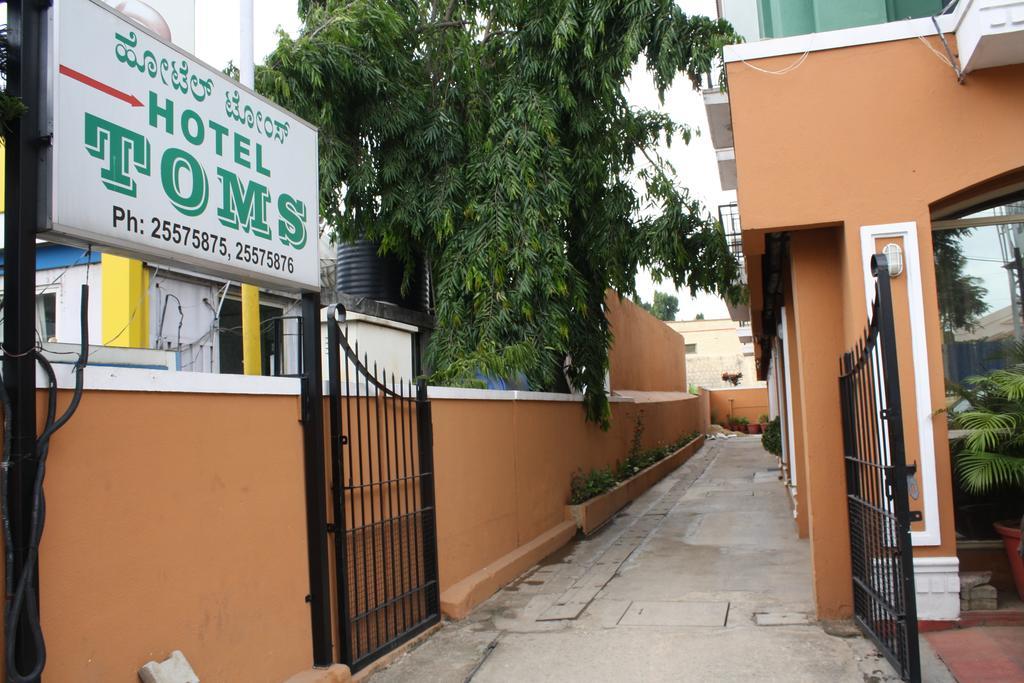 Tom'S Hotel Bangalore Esterno foto