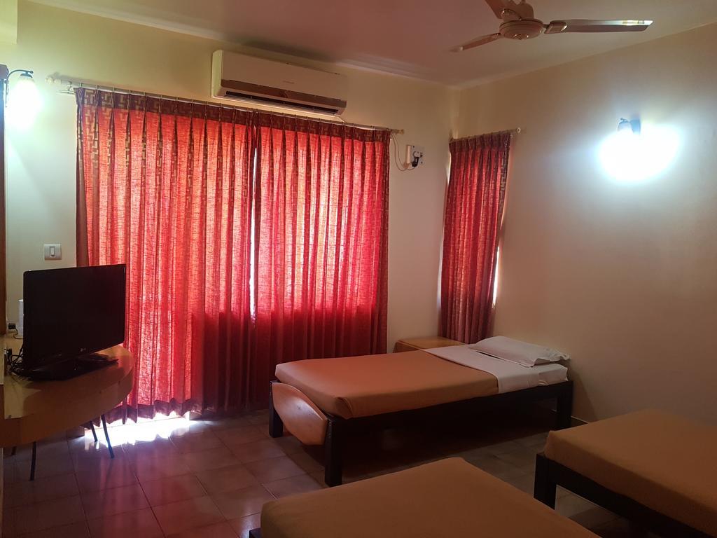 Tom'S Hotel Bangalore Esterno foto