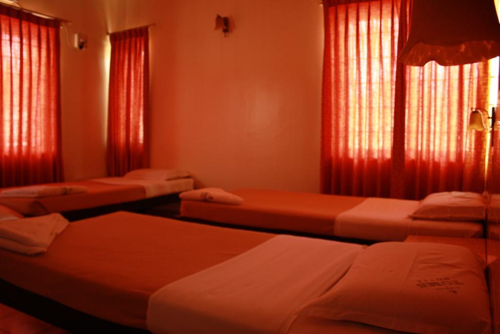Tom'S Hotel Bangalore Esterno foto