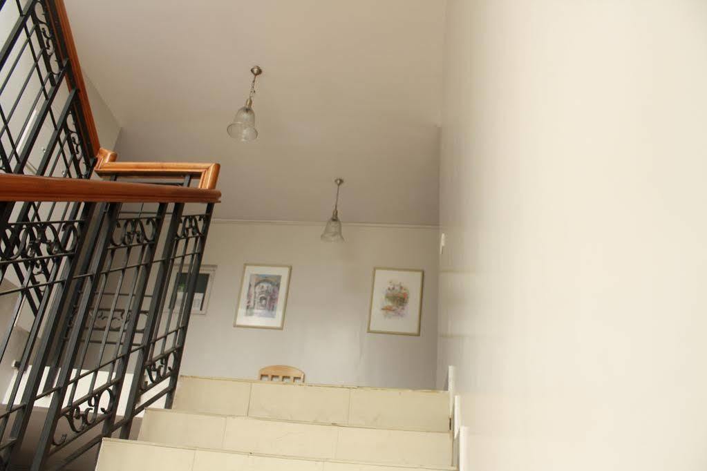 Tom'S Hotel Bangalore Esterno foto