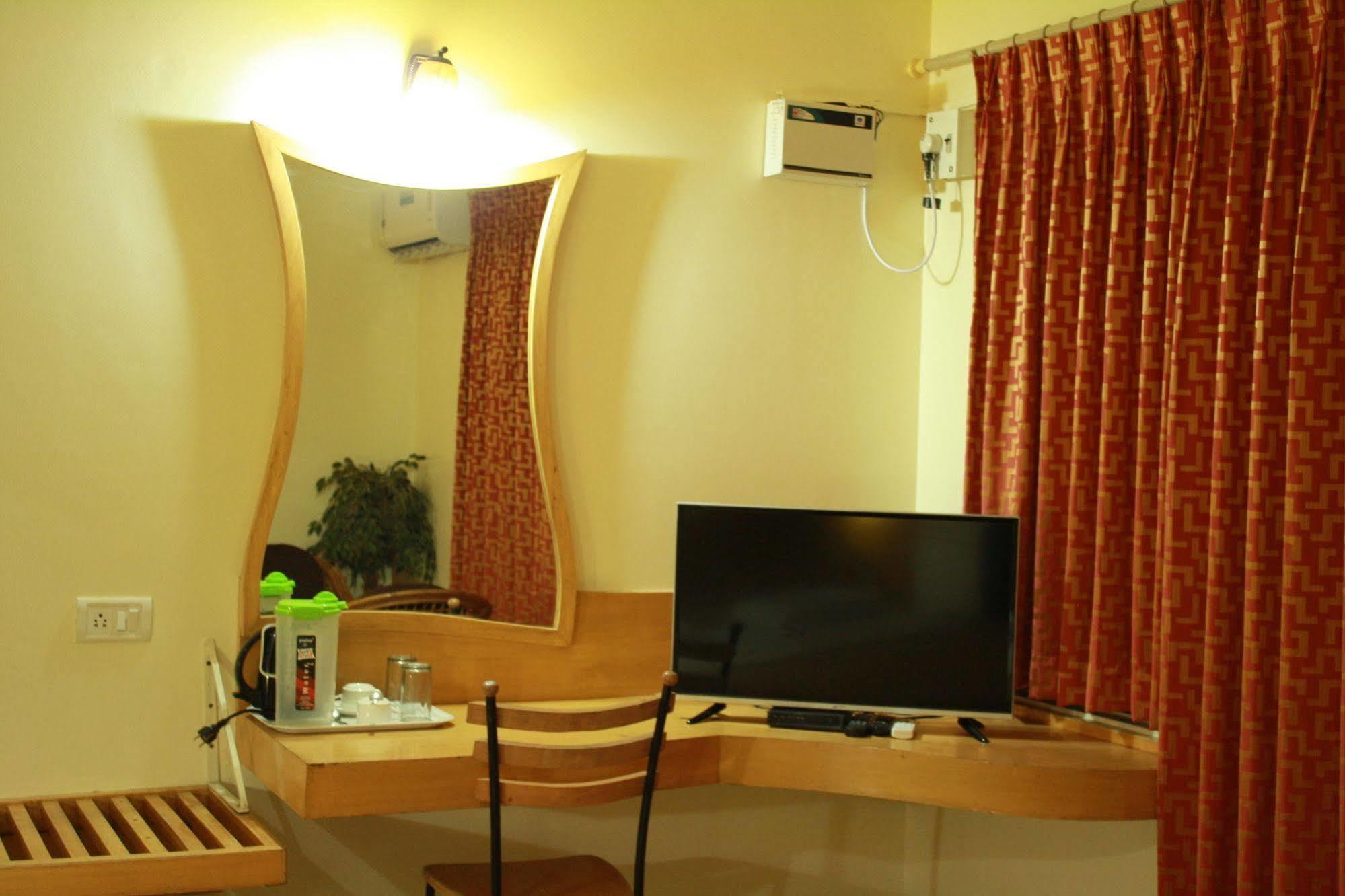 Tom'S Hotel Bangalore Esterno foto