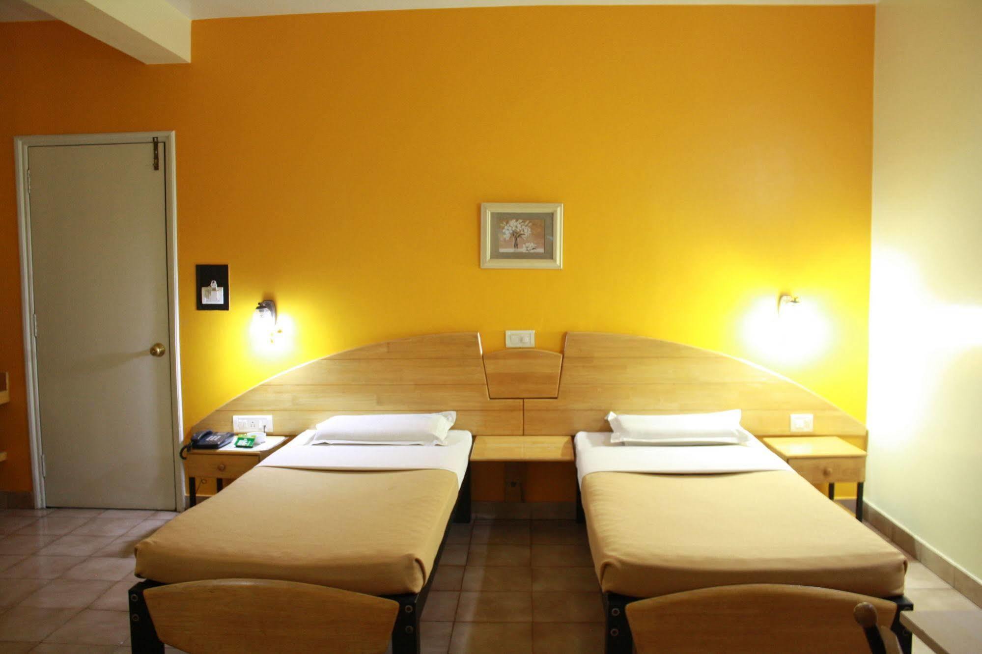Tom'S Hotel Bangalore Esterno foto
