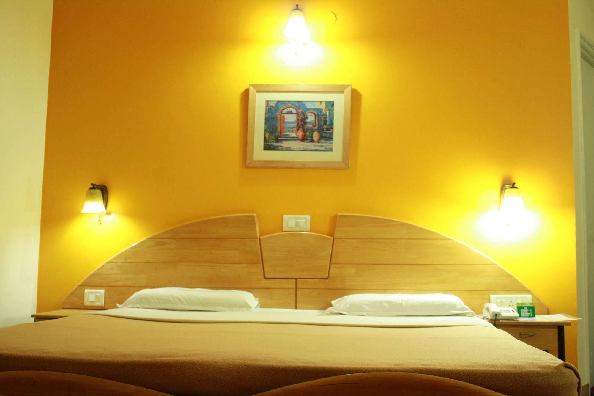 Tom'S Hotel Bangalore Esterno foto