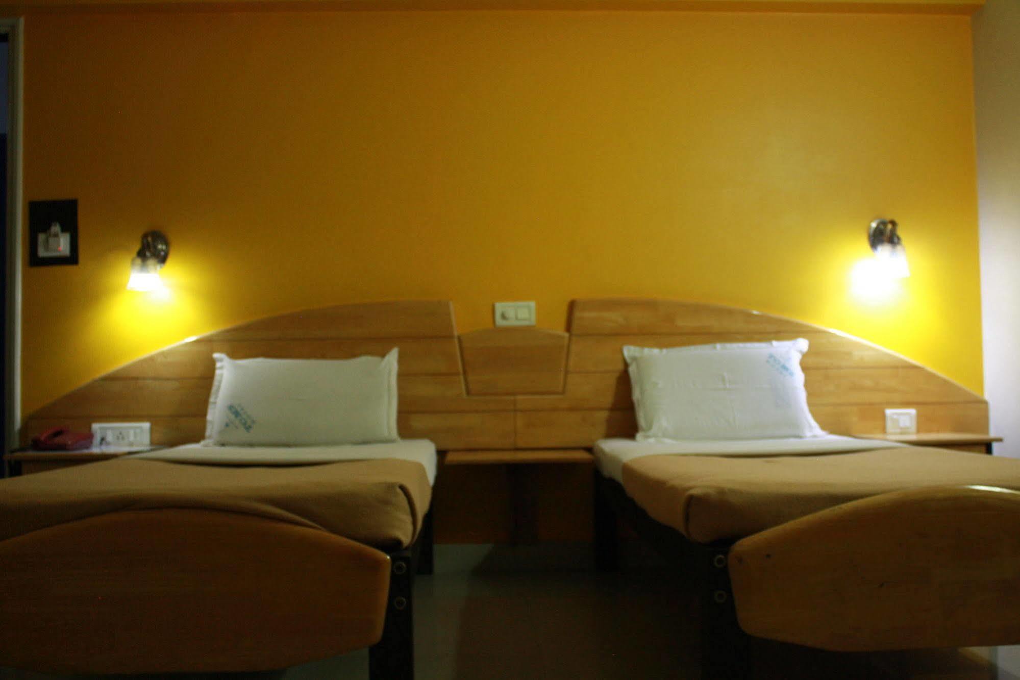 Tom'S Hotel Bangalore Esterno foto