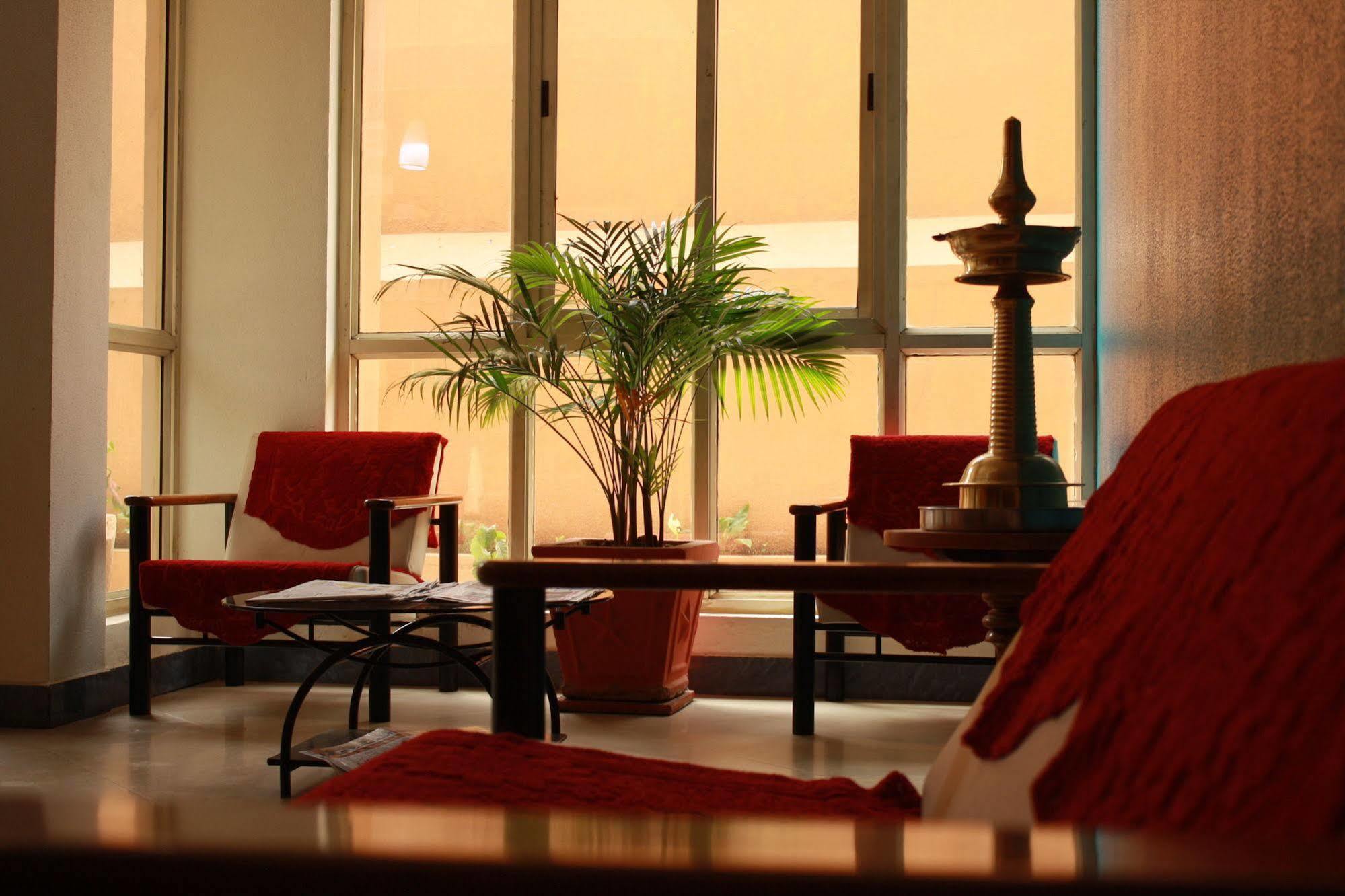 Tom'S Hotel Bangalore Esterno foto
